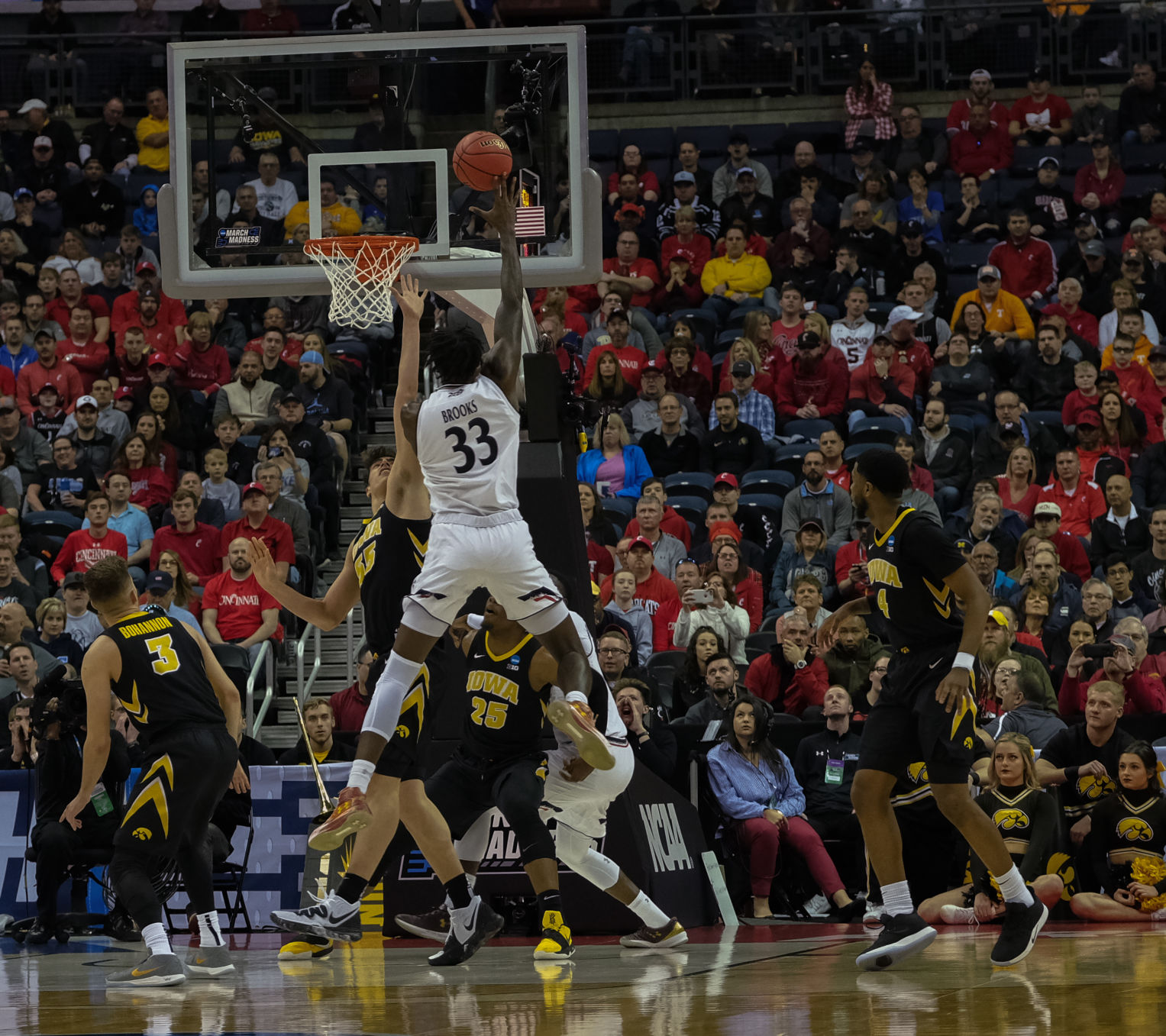 PHOTOS: First round of the 2019 NCAA Tournament